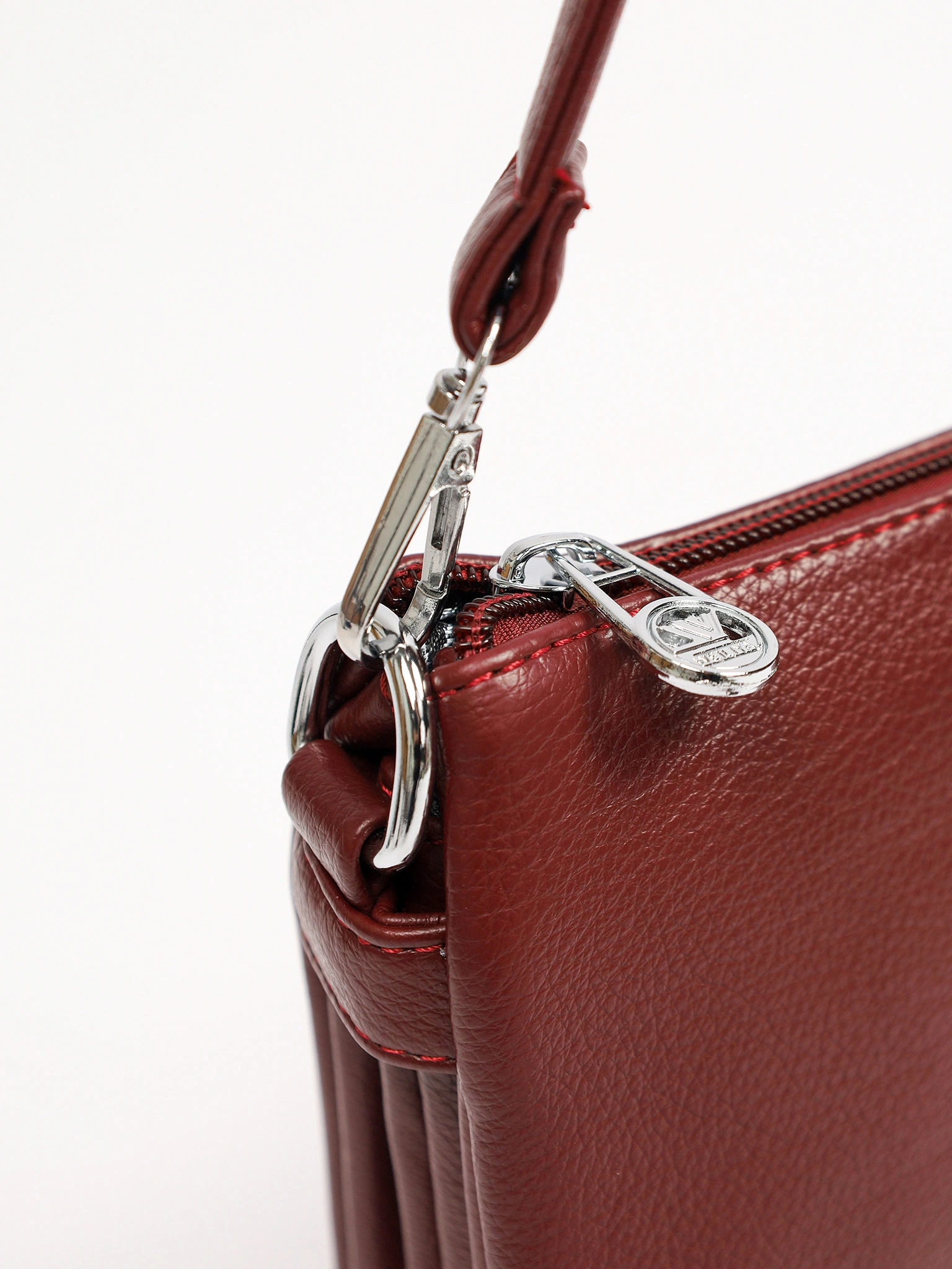 Сумка-кроссбоди с декоративным патчем в ассортименте